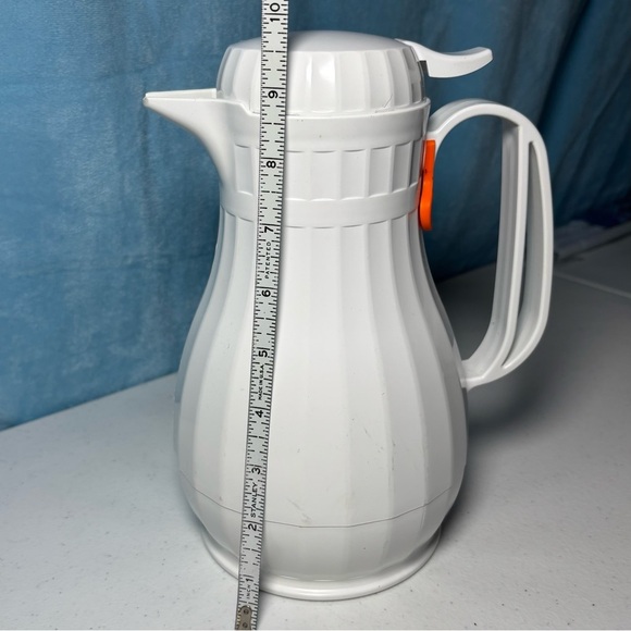 Bakers & Chefs Beverage Server Insulated  Dispenser Carafe w/ Lid [44 oz, 1.3 L] - Picture 8 of 9